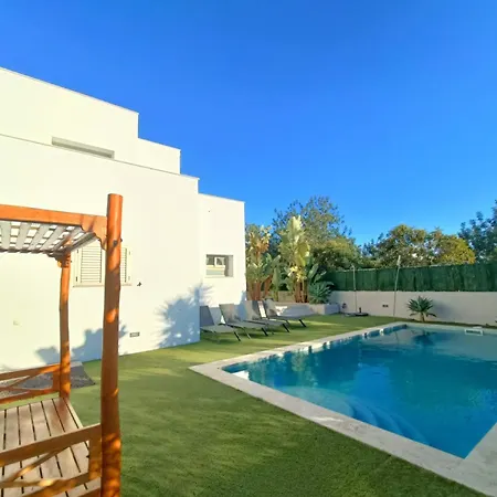 Moderna Casa Con Piscina Privada Сasa de vacaciones