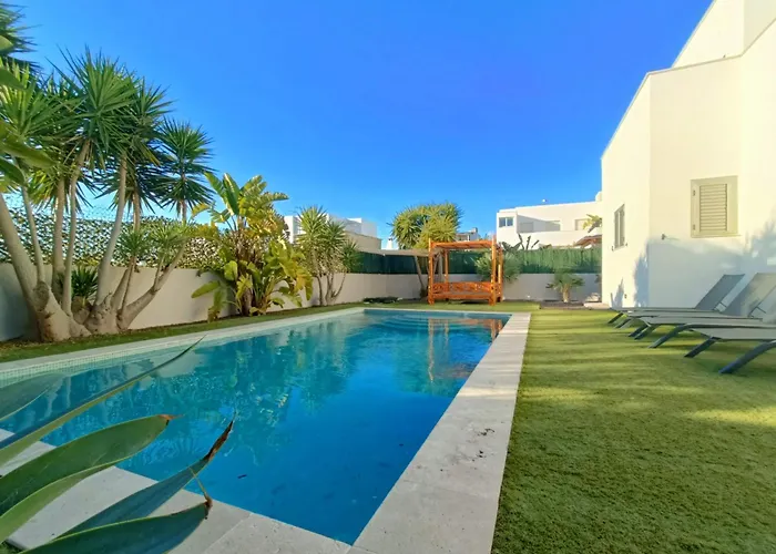 Сasa de vacaciones Moderna Casa Con Piscina Privada Santa Eulalia del Río