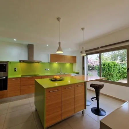 Moderna Casa Con Piscina Privada Holiday home *