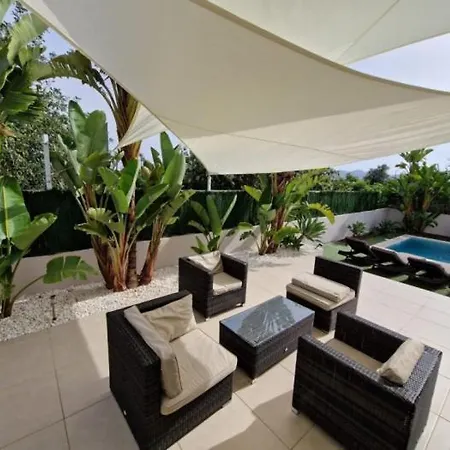 Moderna Casa Con Piscina Privada