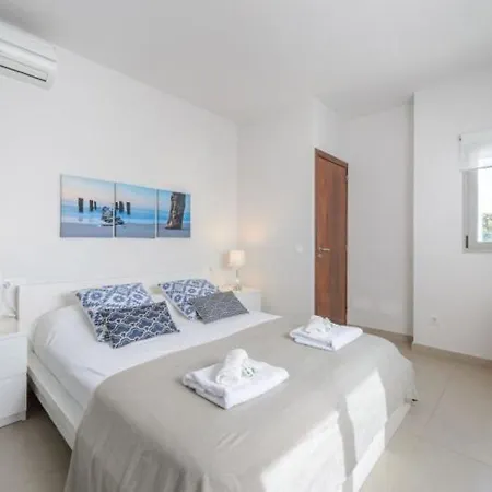 Torri - Moderna Casa Con Piscina Privada Ferienhaus *