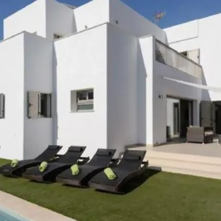 Moderna Casa Con Piscina Privada *