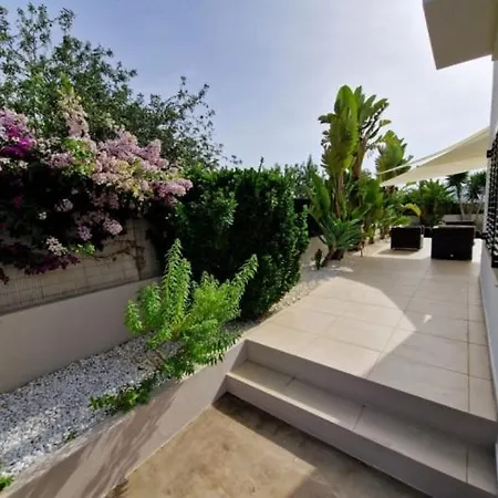 Moderna Casa Con Piscina Privada