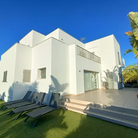 Moderna Casa Con Piscina Privada * Santa Eularia des Riu