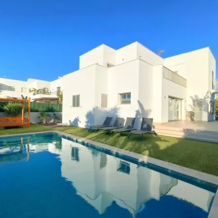 Moderna Casa Con Piscina Privada Holiday home