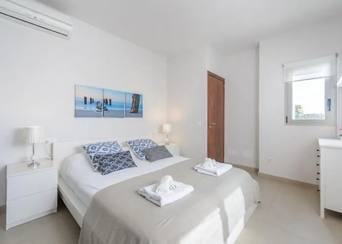 Moderna Casa Con Piscina Privada Holiday home *