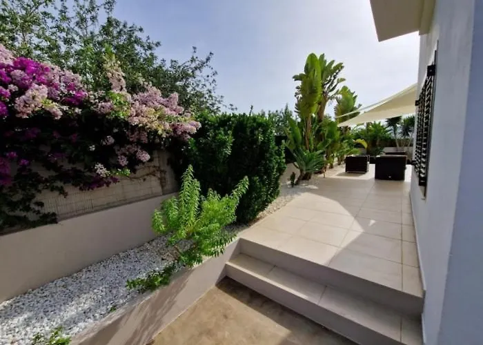 Moderna Casa Con Piscina Privada